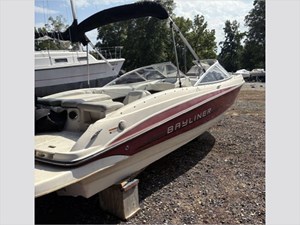 2011 BAYLINER  - photo 4