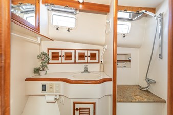 1999 OFFSHORE YACHTS 48 Sedan - photo 25