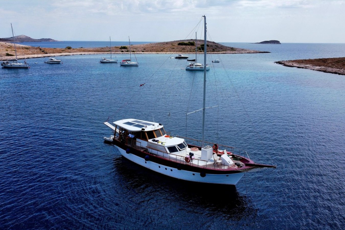 21 M MOTORSAILOR - Photo