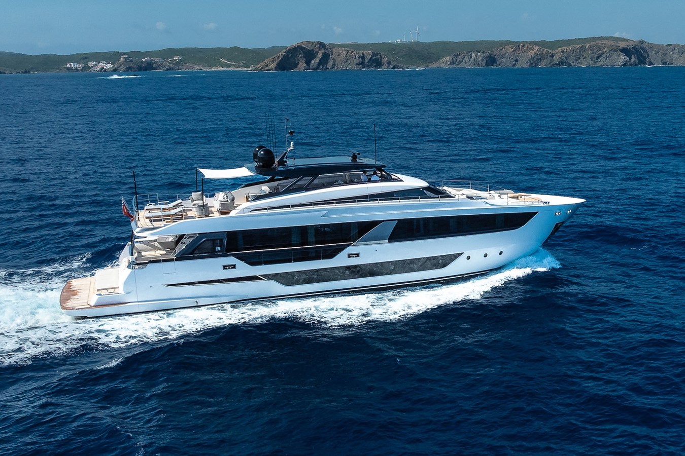 2025 FERRETTI YACHTS 1000 — photograph 3