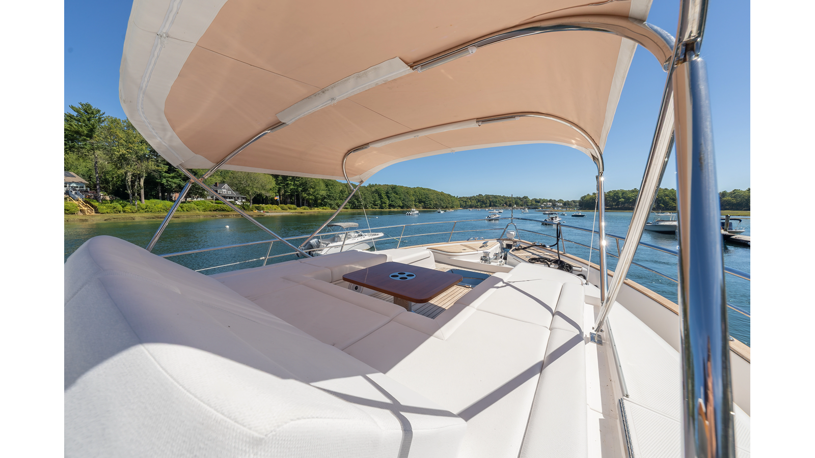 2023 BELIZE MOTORYACHT 66 Sedan — photograph 4