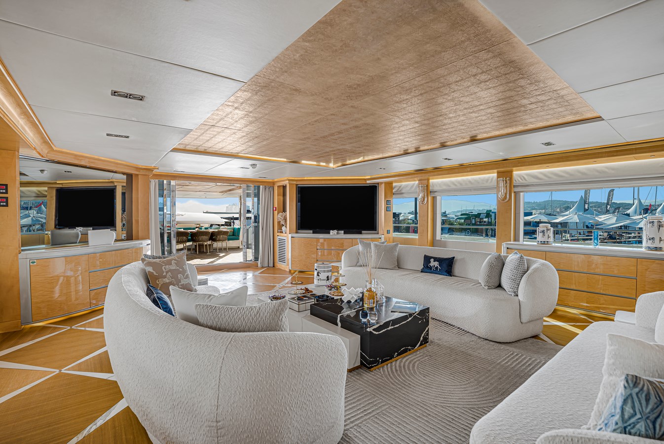 2017 MAJESTIC YACHTS Semi-Displacement — photograph 5