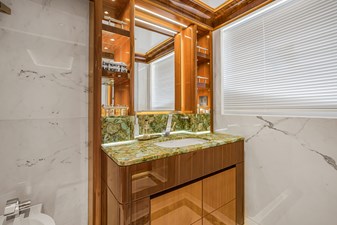2017 MAJESTIC YACHTS  - photo 12