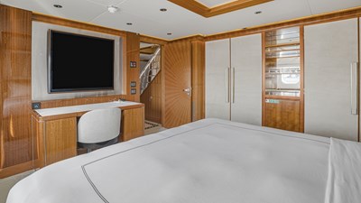 2017 MAJESTIC YACHTS  - photo 20