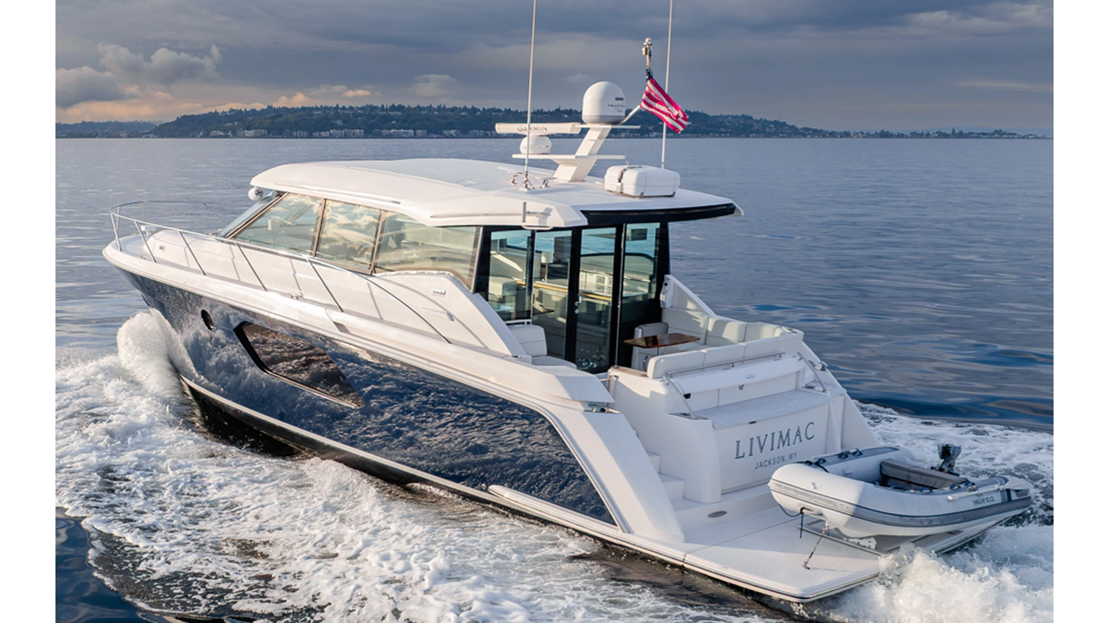 2019 TIARA YACHTS C49 Coupe — photograph 2