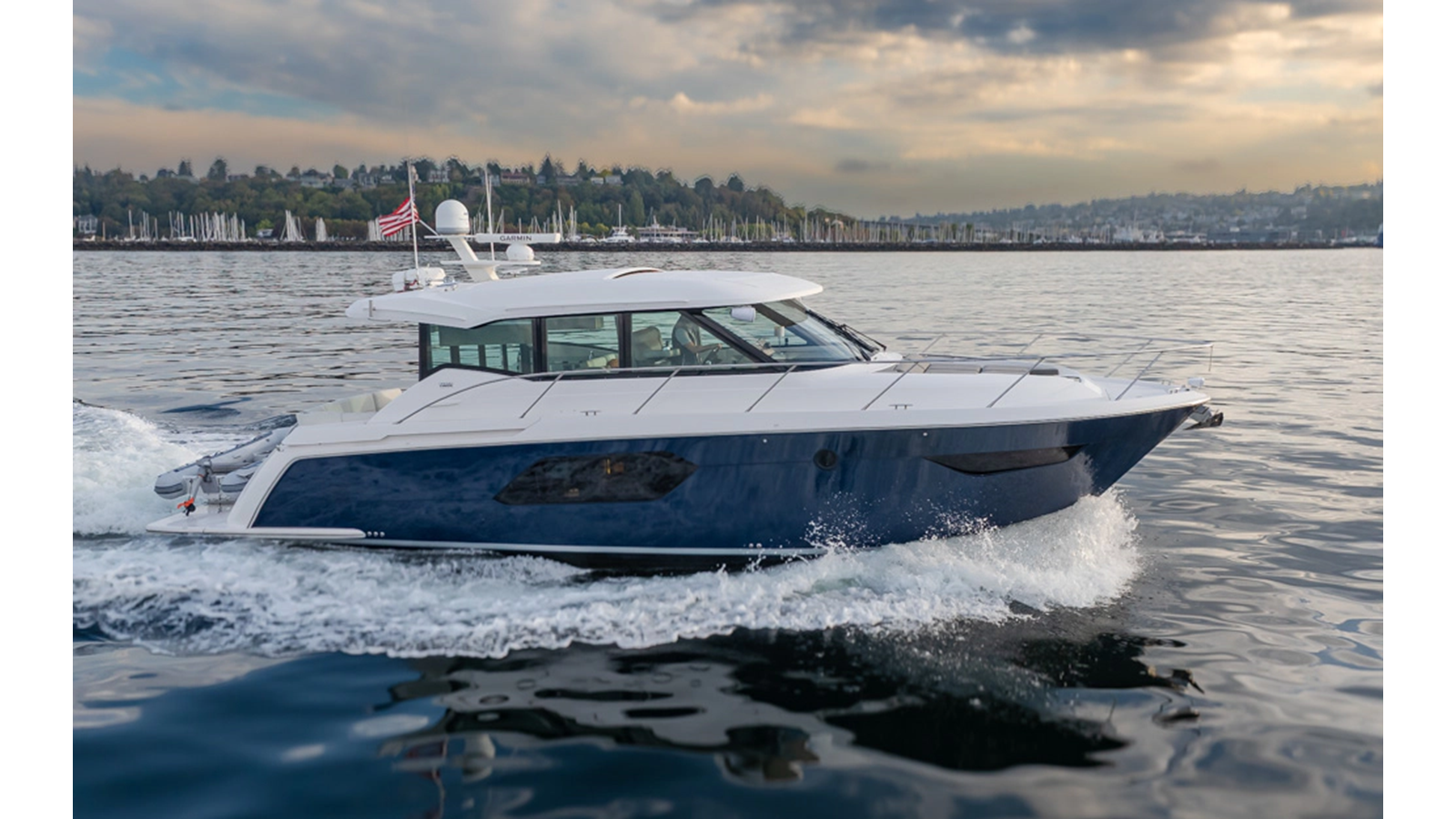 2019 TIARA YACHTS C49 Coupe — photograph 3