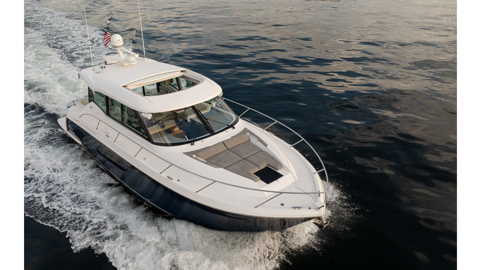 2019 TIARA YACHTS C49 Coupe — photograph 5