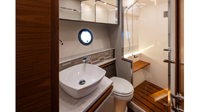 2019 TIARA YACHTS C49 Coupe - photo 29