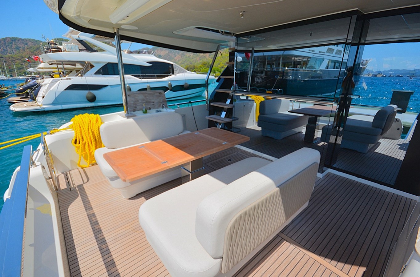 2025 PRESTIGE YACHTS Prestige 5.7 — photograph 4