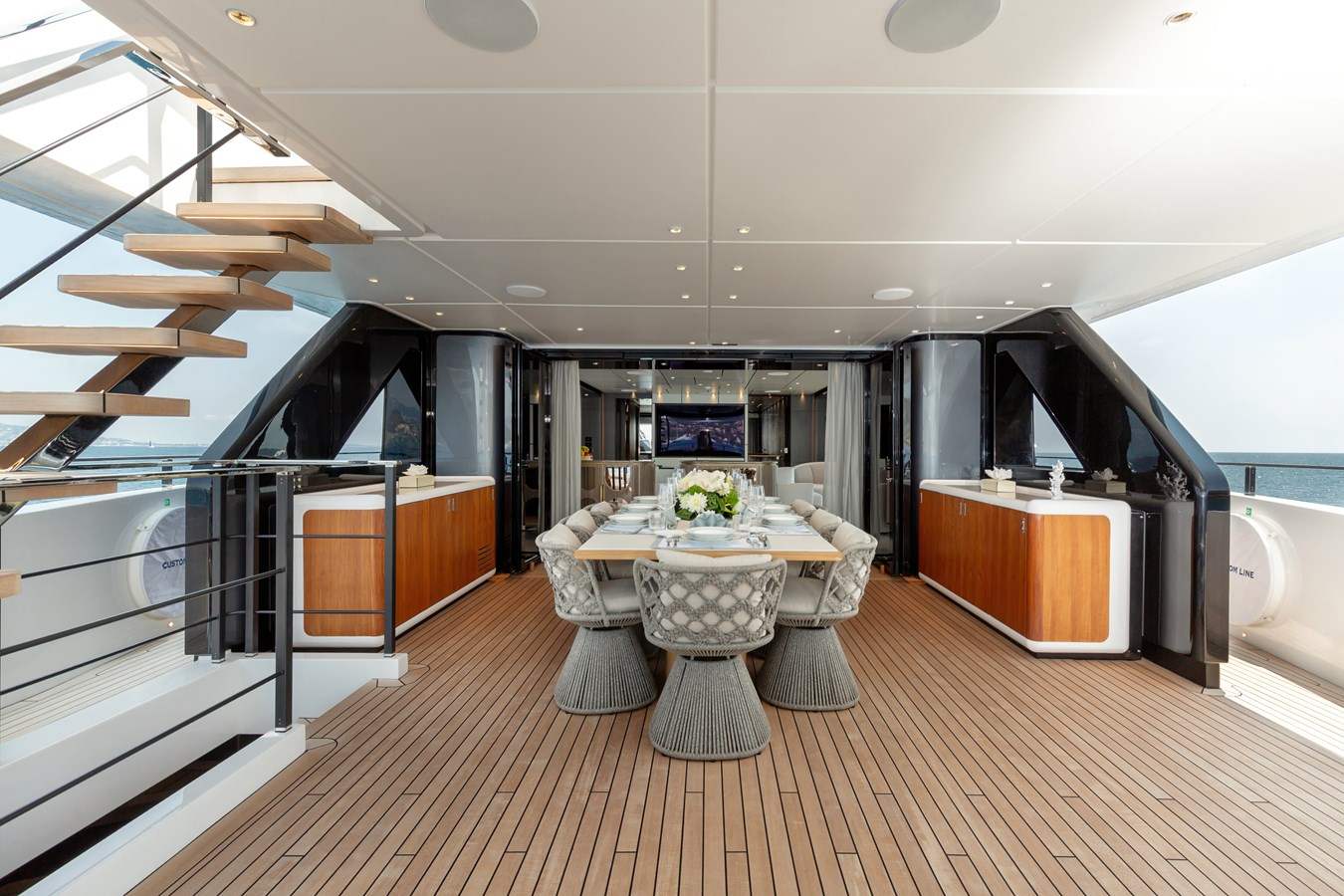 2025 FERRETTI CUSTOM LINE — photograph 5