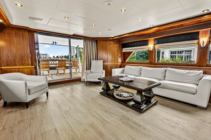 Salon looking to port