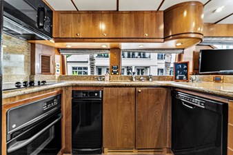 2007 HARGRAVE CUSTOM YACHTS Flushdeck FB Motor Yacht - photo 10