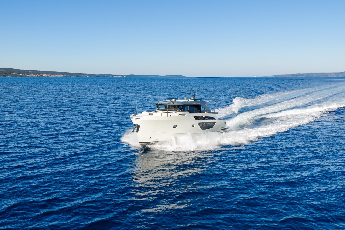 2021 BLUEGAME BGX60 — photograph 2