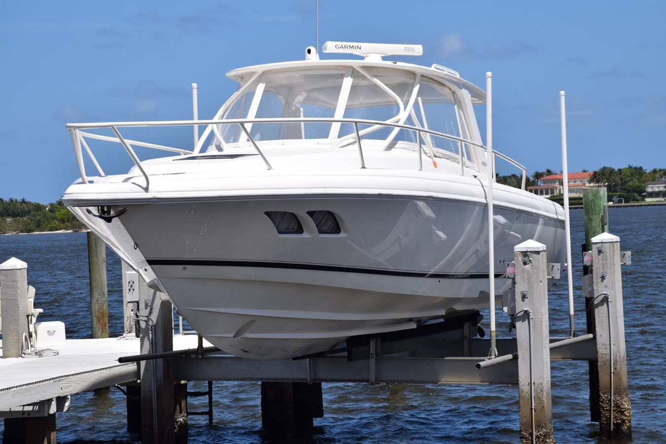 2008 INTREPID POWERBOATS INC. 390 Sport Yacht — photograph 4