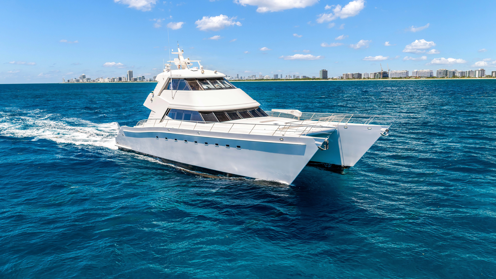 2000 CUSTOM Power Catamaran — photograph 3
