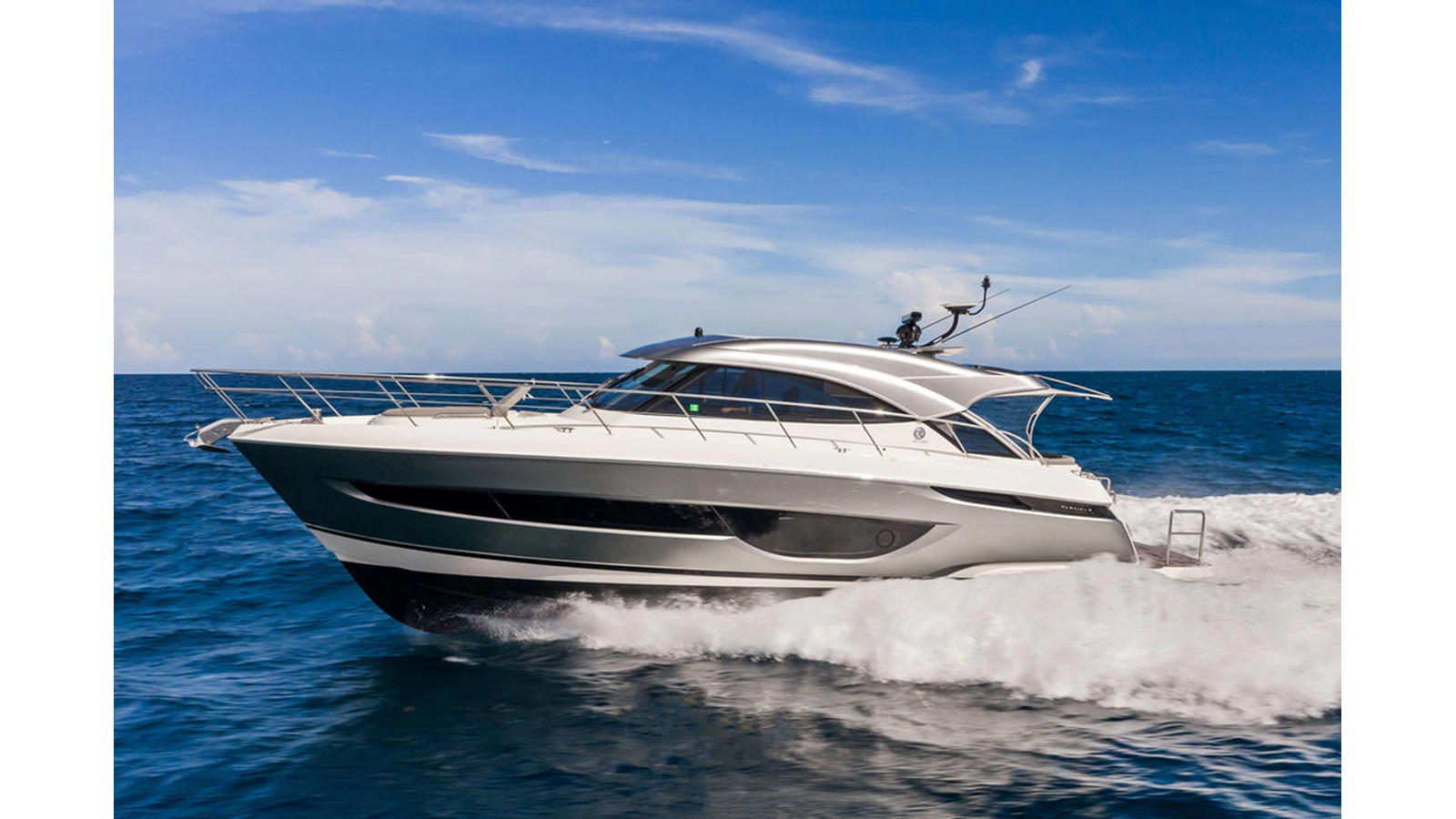 2026 RIVIERA 4600 Sport Yacht Platinum Edition — photograph 3