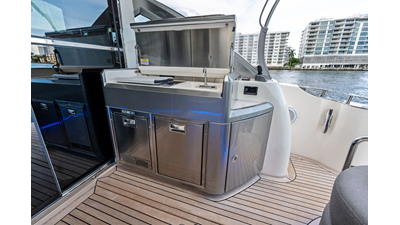 2026 RIVIERA 4600 Sport Yacht Platinum Edition - photo 11