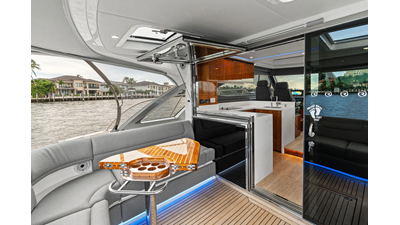2026 RIVIERA 4600 Sport Yacht Platinum Edition - photo 14