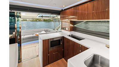 2026 RIVIERA 4600 Sport Yacht Platinum Edition - photo 17