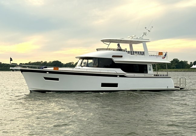 2025 SUMMIT Flybridge
