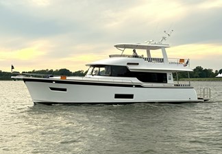 2025 SUMMIT Flybridge - photo 1