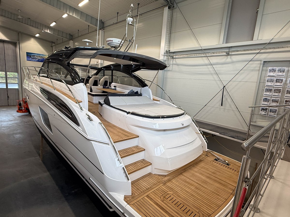 2017 PRINCESS YACHTS V48 OPEN