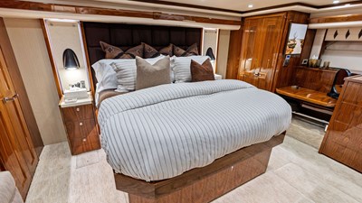 2017 VIKING 80 Convertible - photo 4