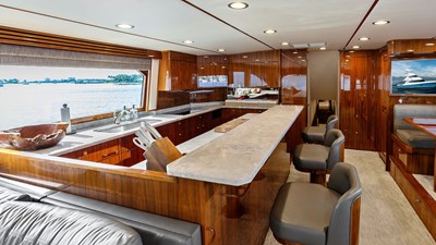 2017 VIKING 80 Convertible - photo 10