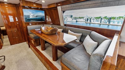 2017 VIKING 80 Convertible - photo 16