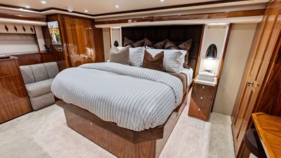 2017 VIKING 80 Convertible - photo 21