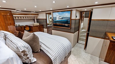 2017 VIKING 80 Convertible - photo 22