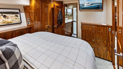 2017 VIKING 80 Convertible - photo 27