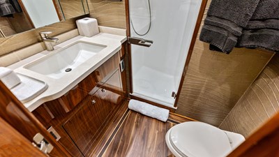 2017 VIKING 80 Convertible - photo 28