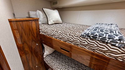 2017 VIKING 80 Convertible - photo 29