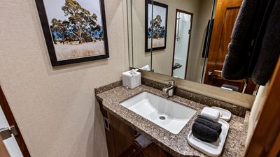 2017 VIKING 80 Convertible - photo 37