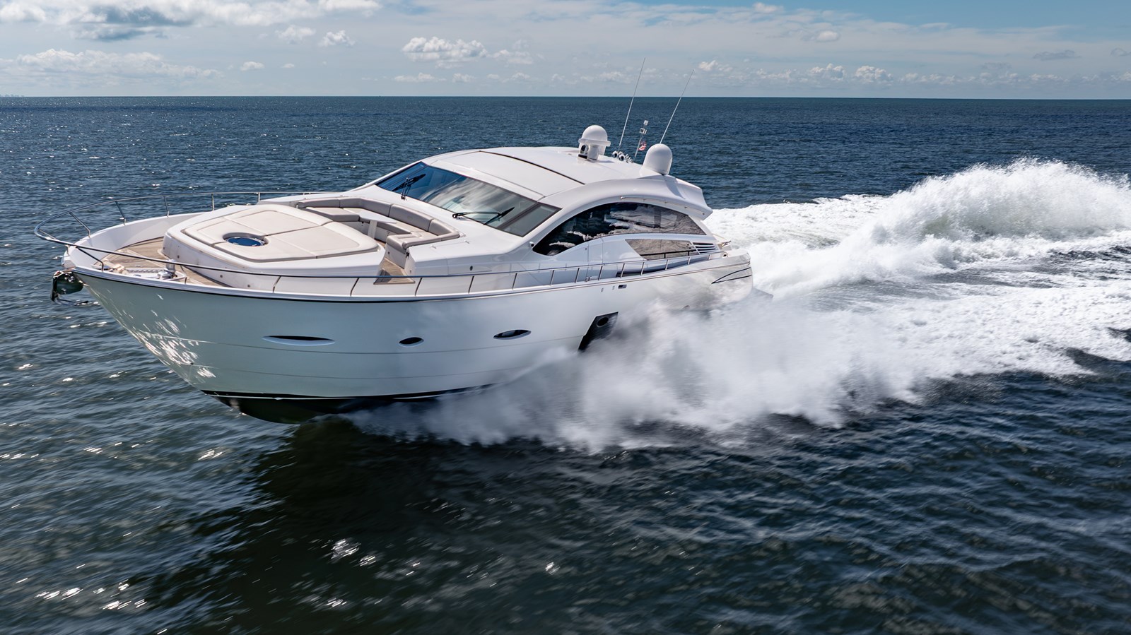 2010 PERSHING 80 — photograph 2