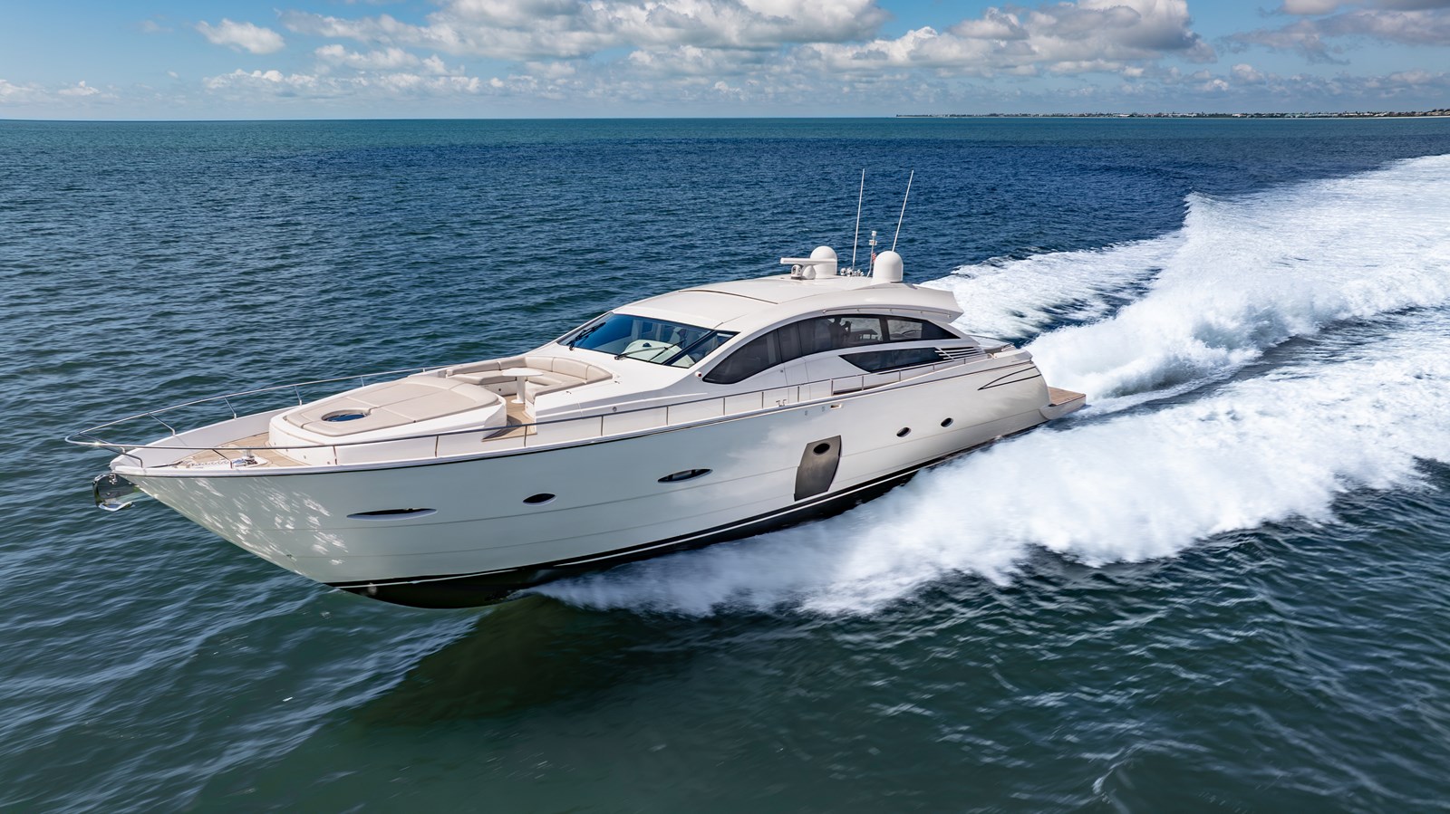 2010 PERSHING 80 — photograph 3