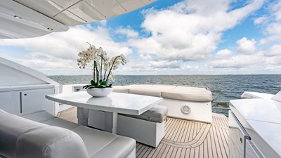 2010 PERSHING 80 - photo 20