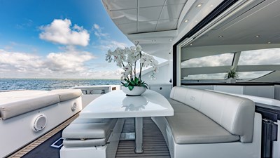 2010 PERSHING 80 - photo 25