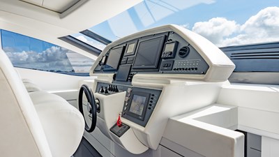 2010 PERSHING 80 - photo 44