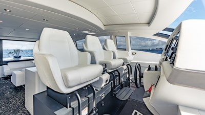 2010 PERSHING 80 - photo 45