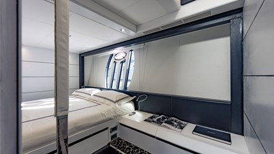 2010 PERSHING 80 - photo 50