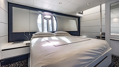 2010 PERSHING 80 - photo 51