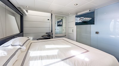 2010 PERSHING 80 - photo 52