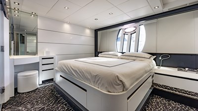 2010 PERSHING 80 - photo 54