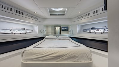 2010 PERSHING 80 - photo 62
