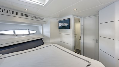 2010 PERSHING 80 - photo 63