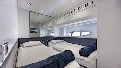 2010 PERSHING 80 - photo 68