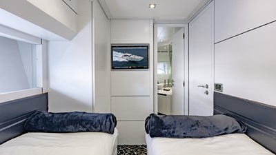 2010 PERSHING 80 - photo 69