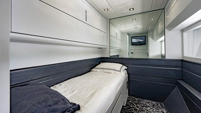 2010 PERSHING 80 - photo 72